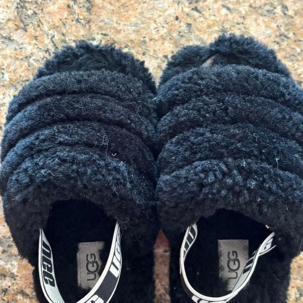 UGG black youth slippers